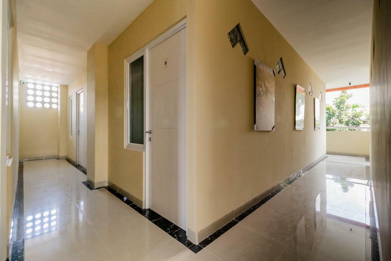Hotel RedDoorz near Plaza Atrium Senen Giacarta Esterno foto