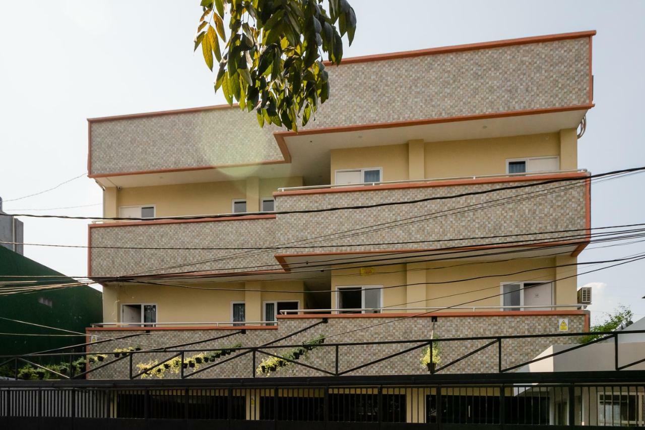 Hotel RedDoorz near Plaza Atrium Senen Giacarta Esterno foto