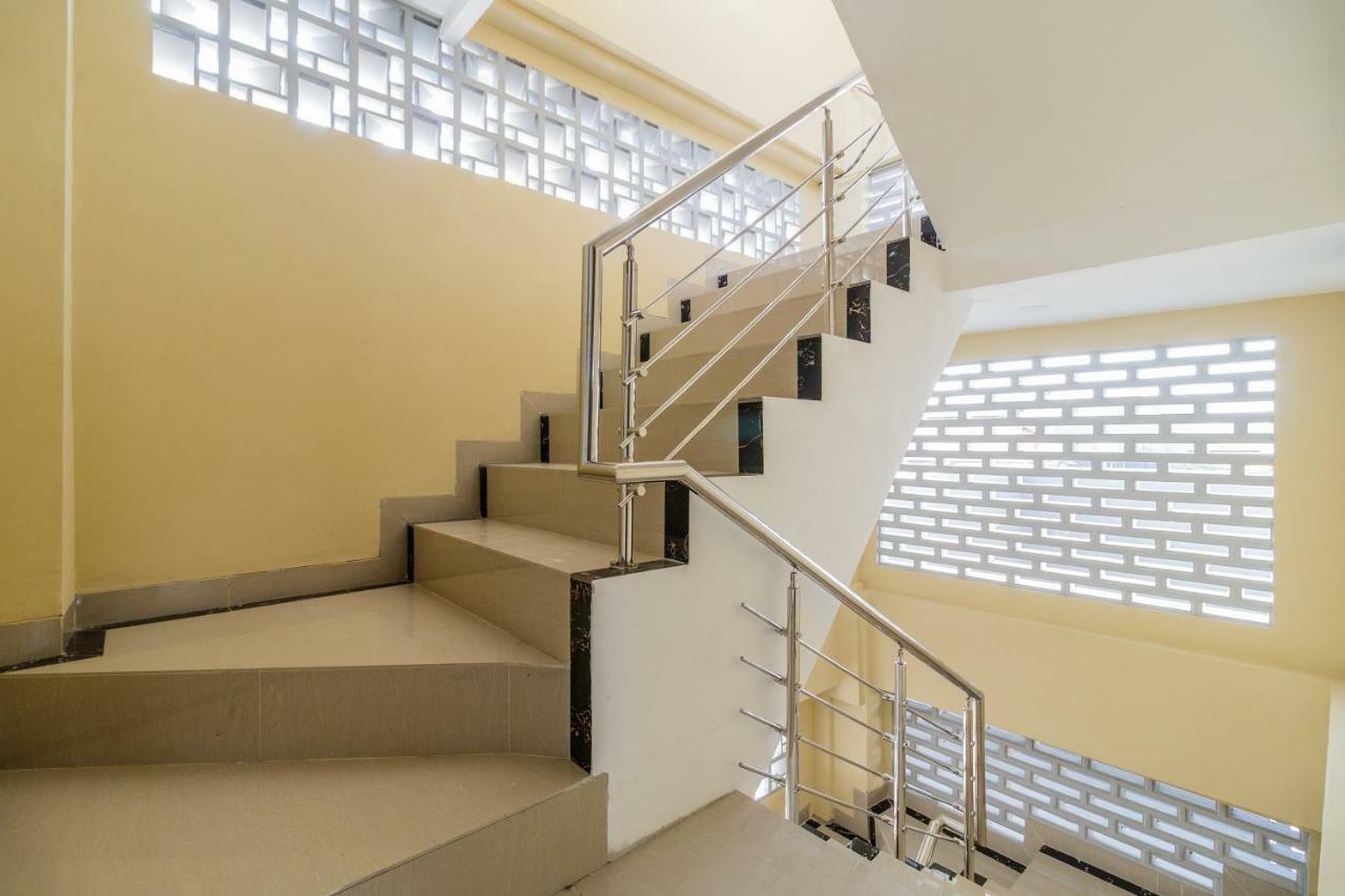 Hotel RedDoorz near Plaza Atrium Senen Giacarta Esterno foto